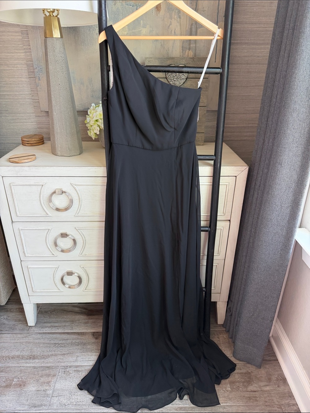 Elegant One-Shoulder Black Evening Dress
